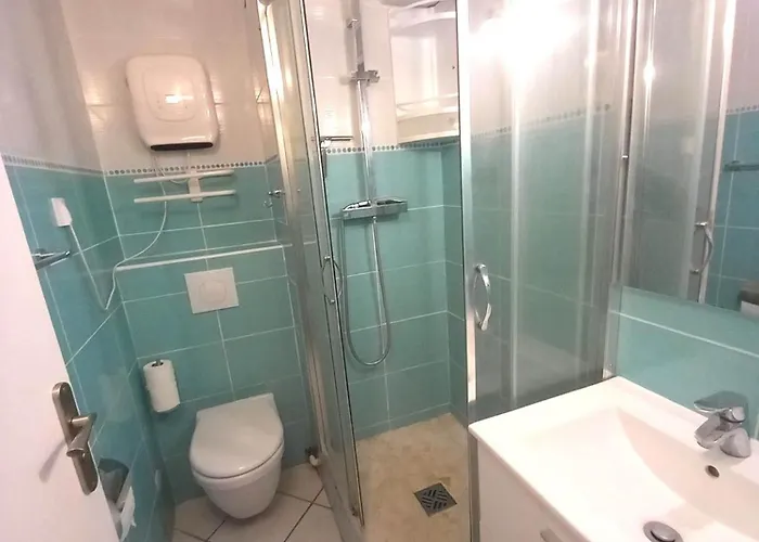 Barcares F2 Cabine, Rdc, 50 M, 28 M2, 6 Personnes * Le Barcarès
